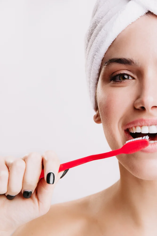 Un Sorriso Luminoso è il Miglior Regalo: Consigli per l’Igiene Orale durante le Festività!